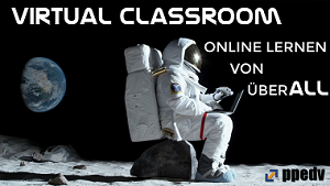 Astronaut mit Laptop im Weltall